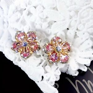 💎4/$20💎Gold Pink Crystal Floral Stud Earrings